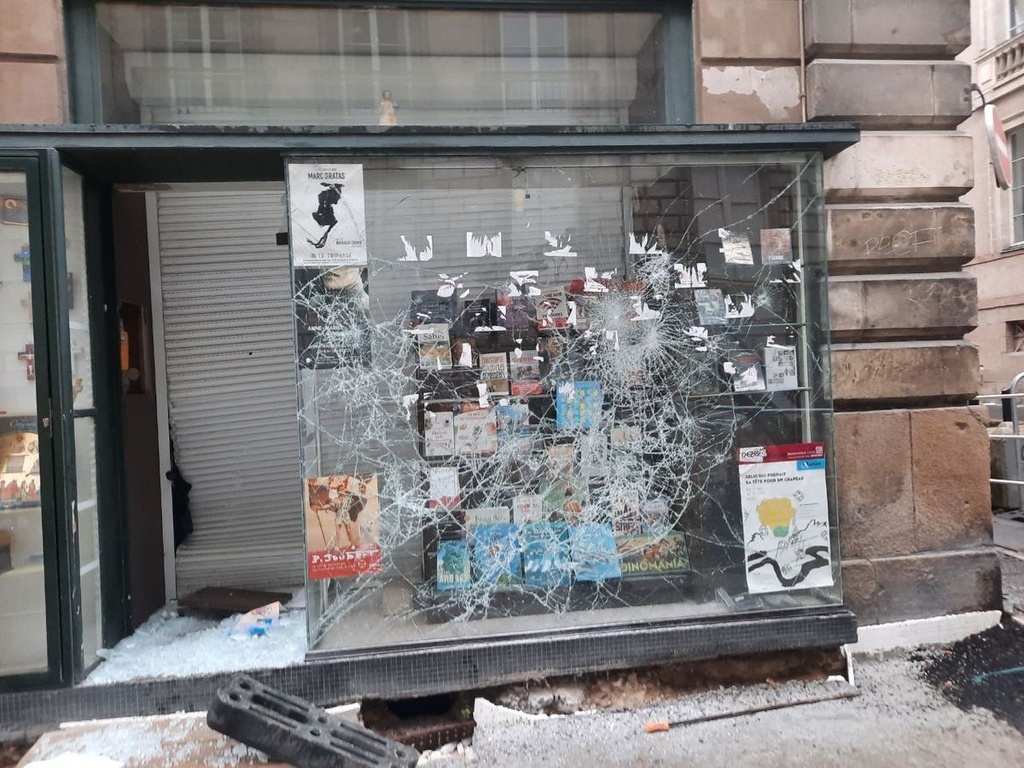 Notre librairie Dobrée à Nantes attaquée